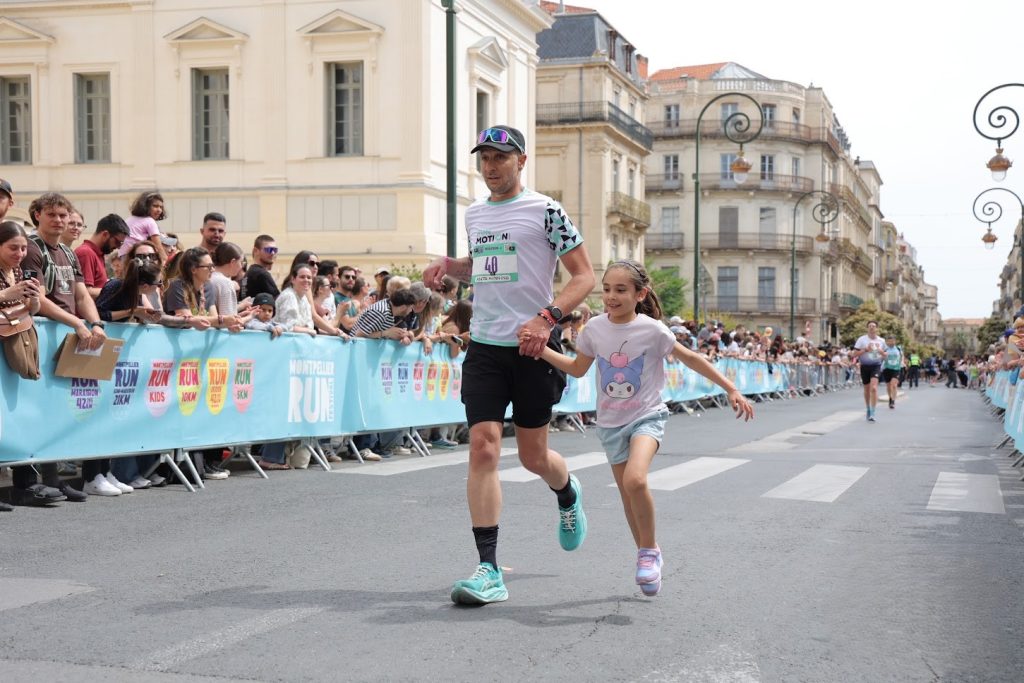 Ils ne portent pas de dossard, mais vivent aussi la course : ces proches indispensables aux coureurs